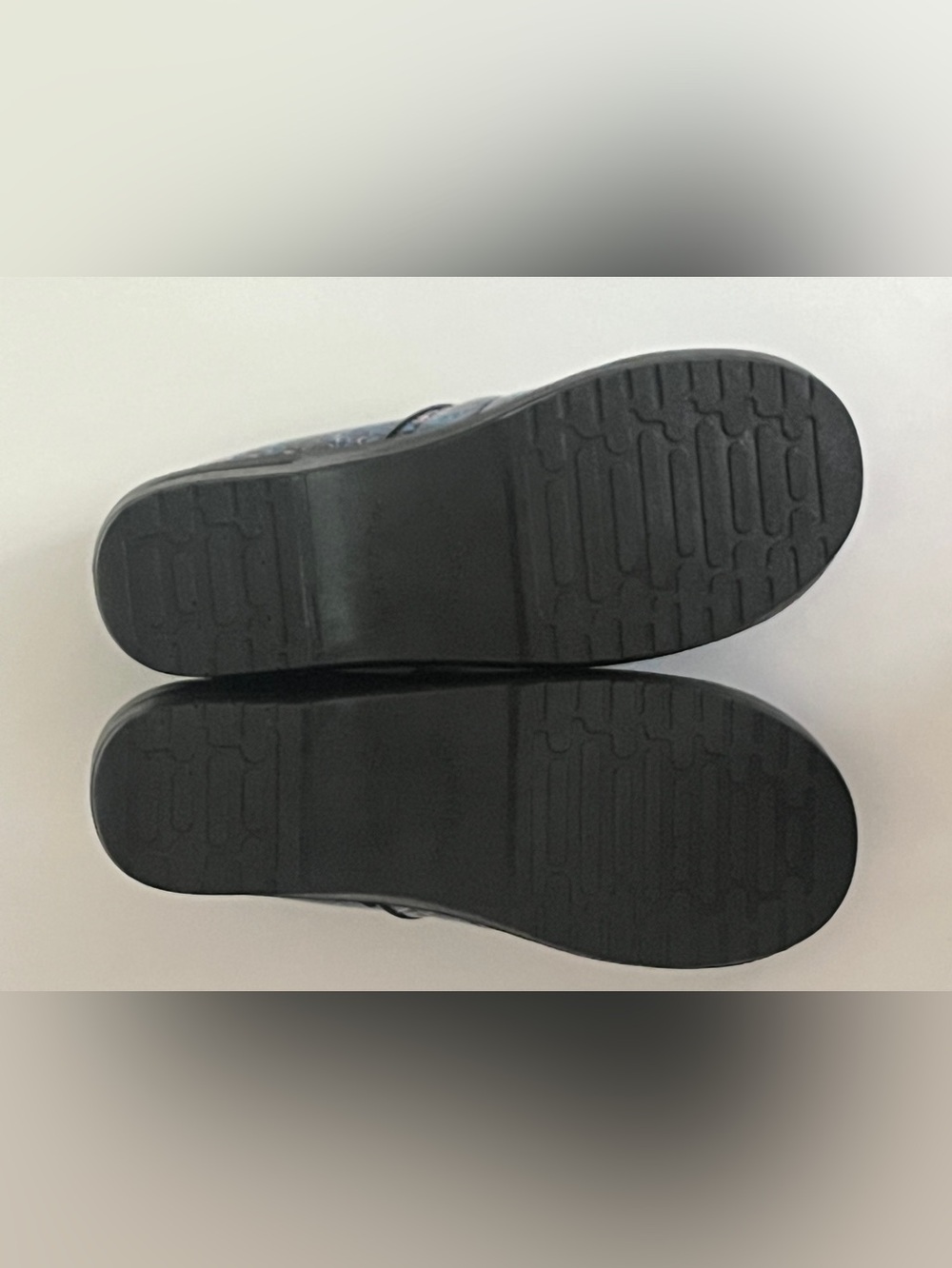 EasyWorks Nursing Clogs - Picture 7 of 11